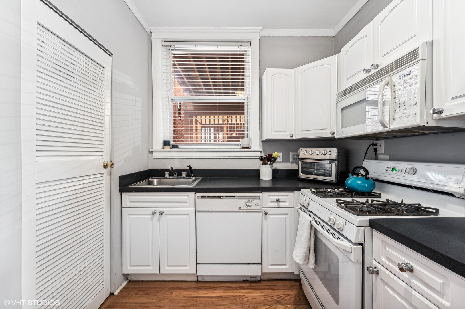 725 W Buckingham Place Unit: 2