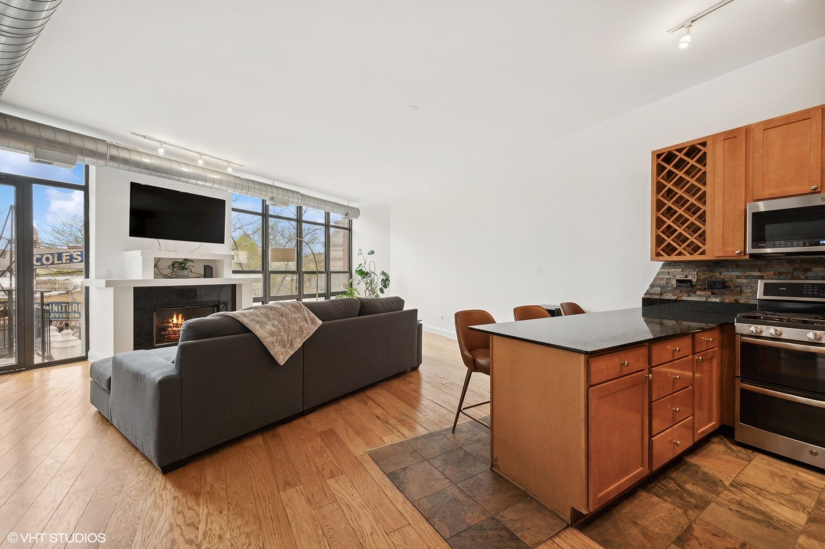 4020 N Damen Avenue Unit: 202