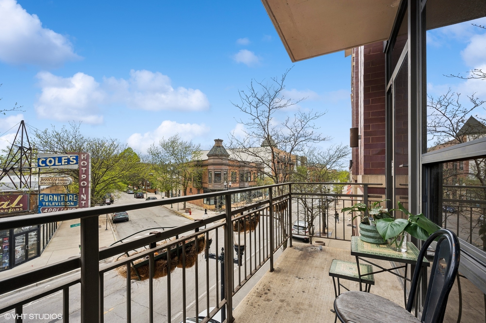 4020 N Damen Avenue Unit: 202