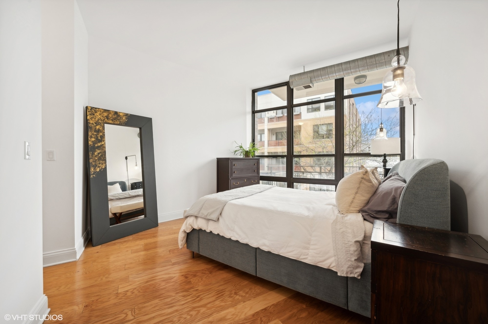 4020 N Damen Avenue Unit: 202