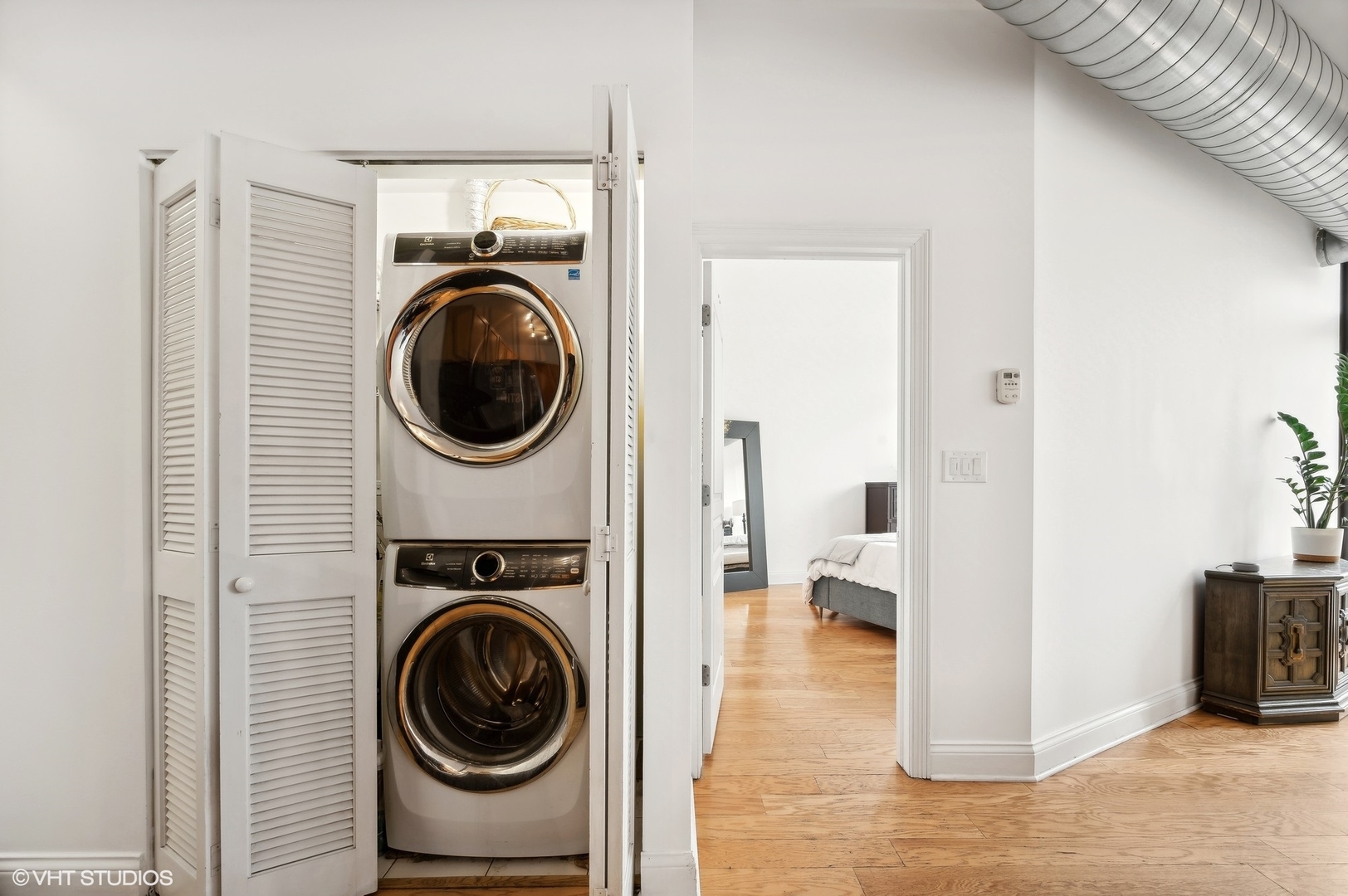 4020 N Damen Avenue Unit: 202