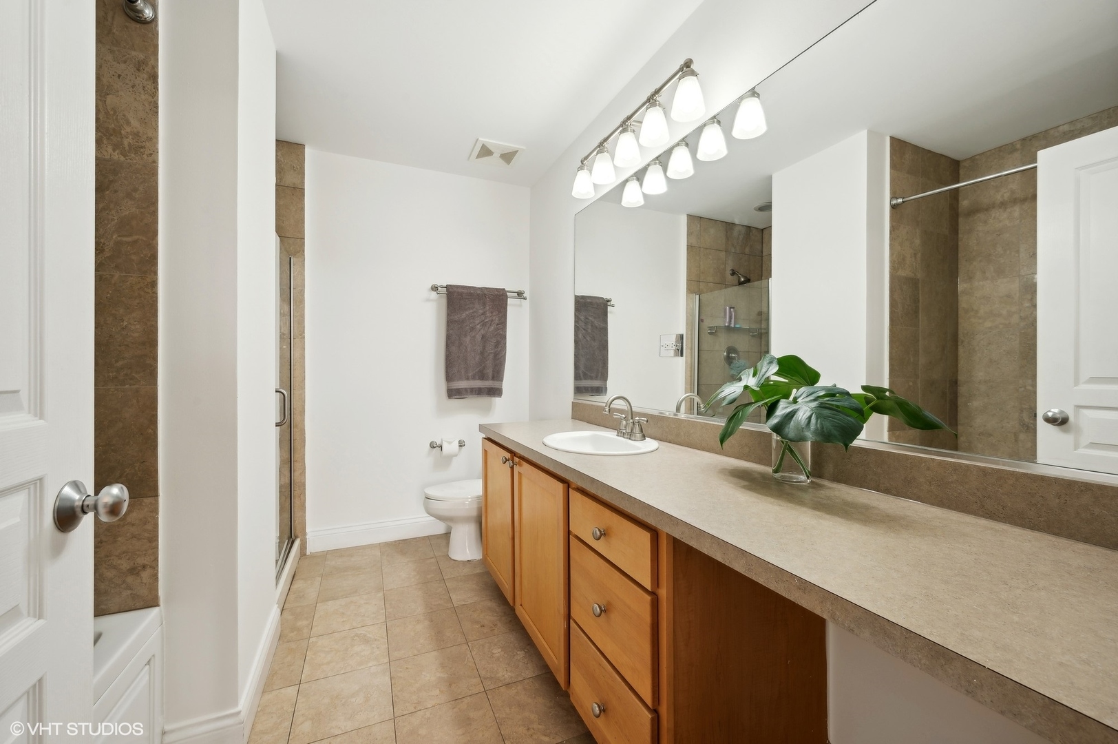 4020 N Damen Avenue Unit: 202