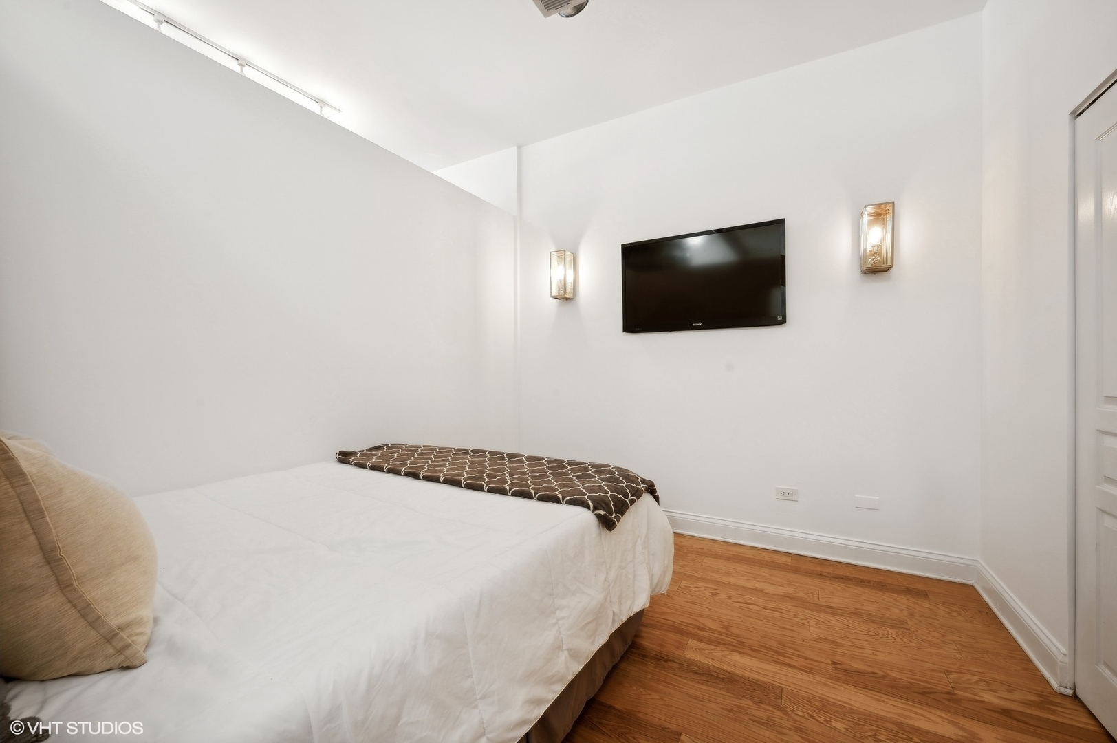 4020 N Damen Avenue Unit: 202