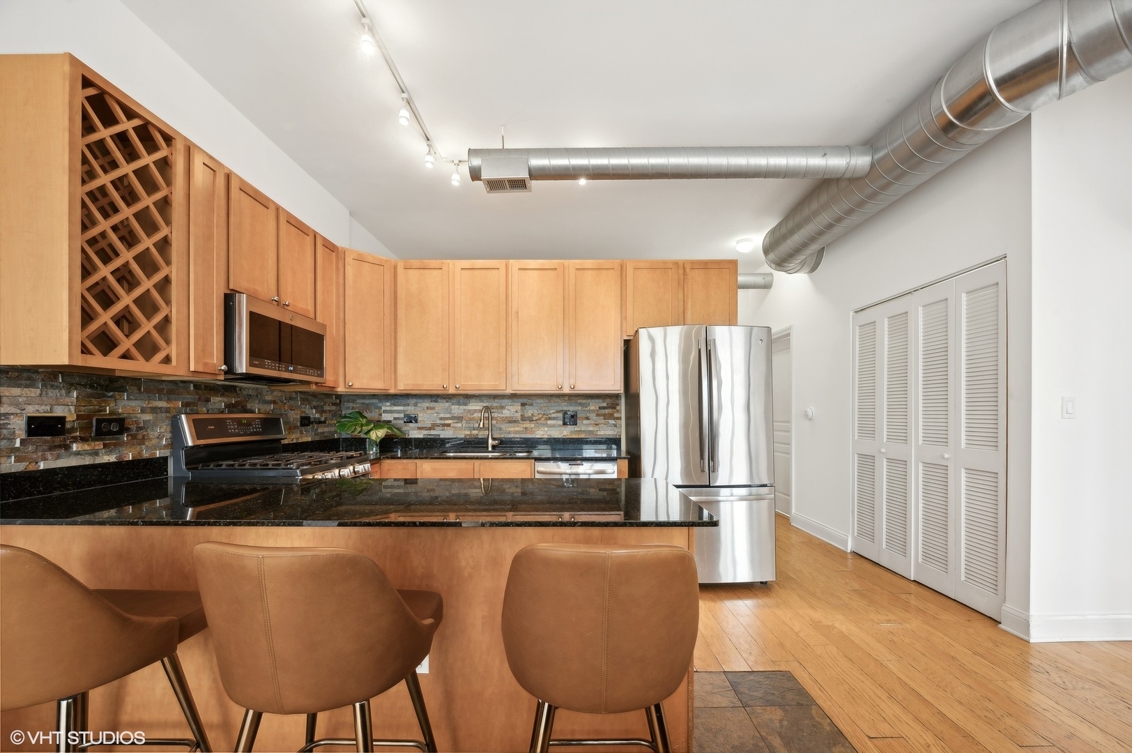 4020 N Damen Avenue Unit: 202