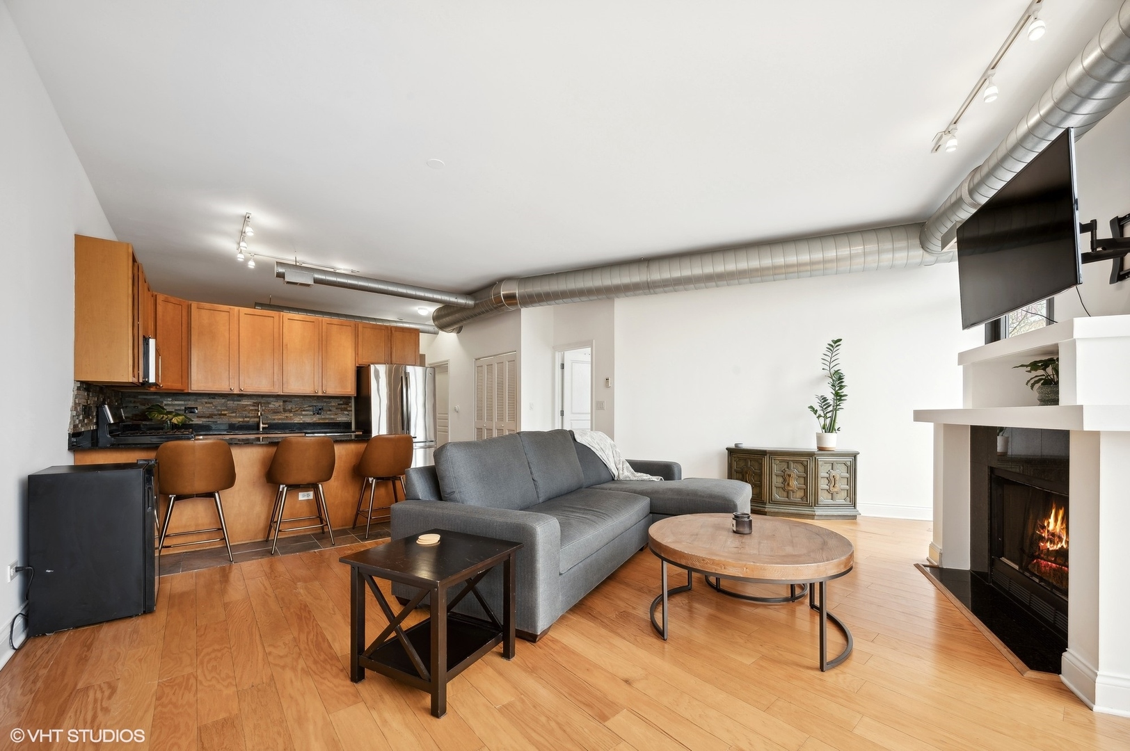 4020 N Damen Avenue Unit: 202