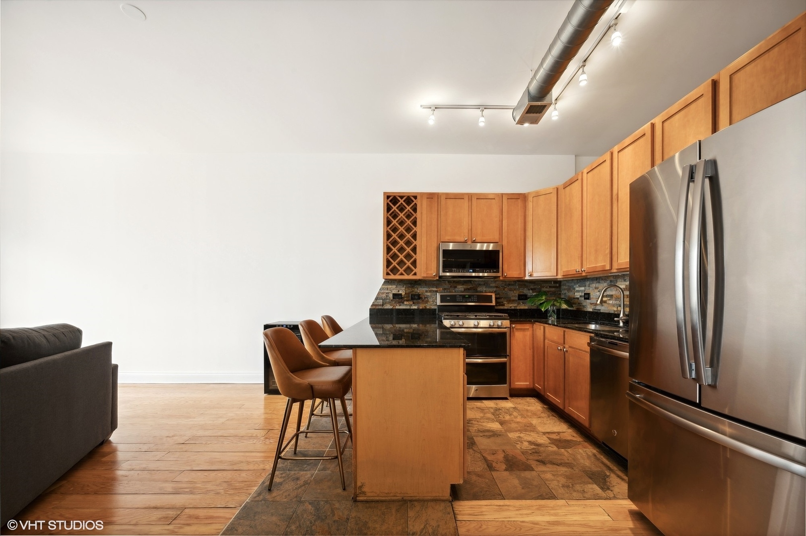 4020 N Damen Avenue Unit: 202