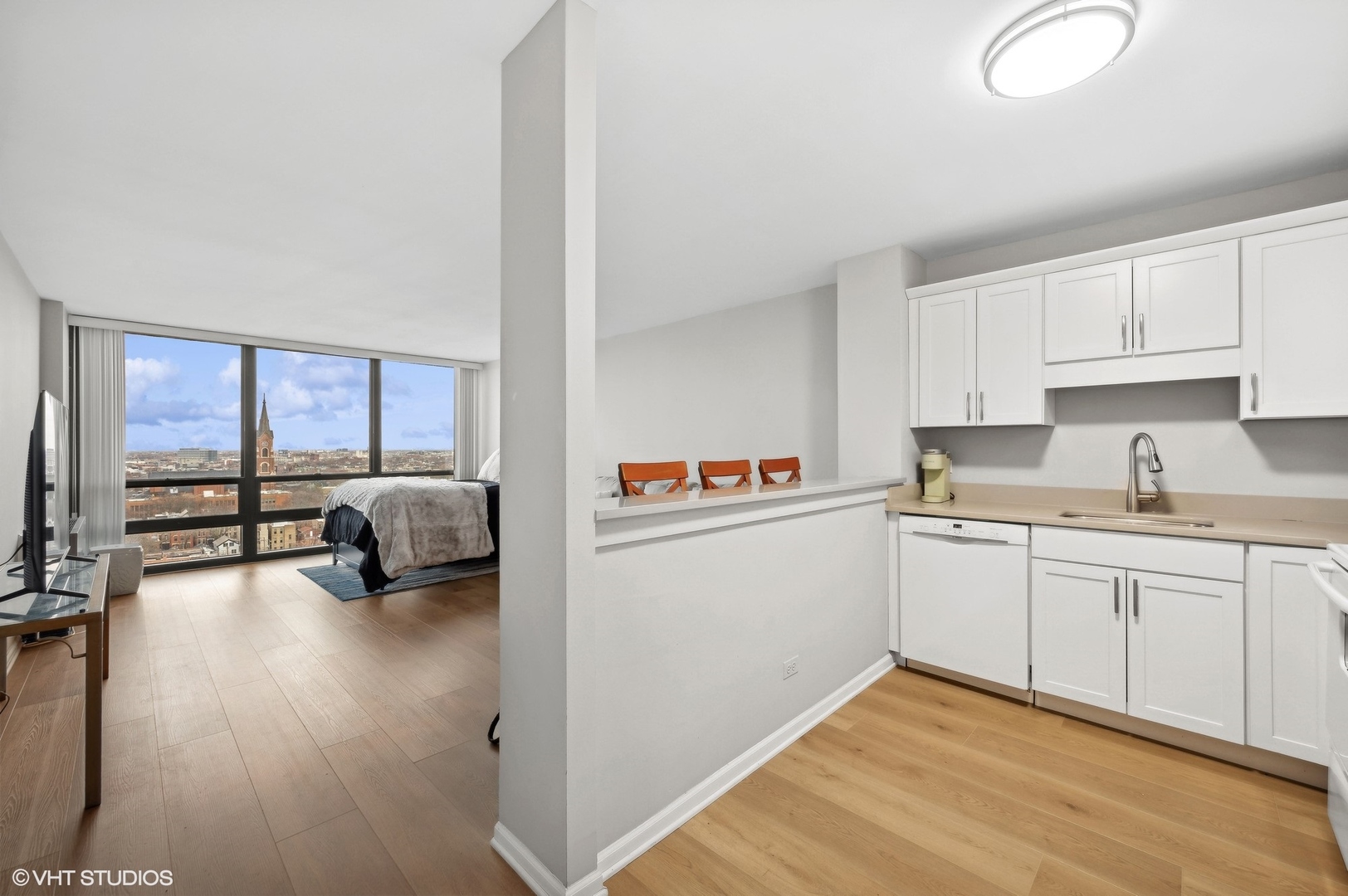 1636 N Wells Street Unit: 1712