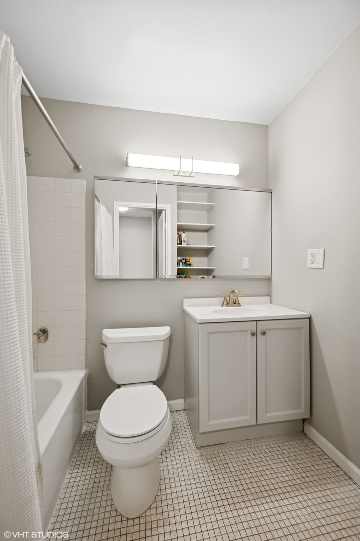 1636 N Wells Street Unit: 1712