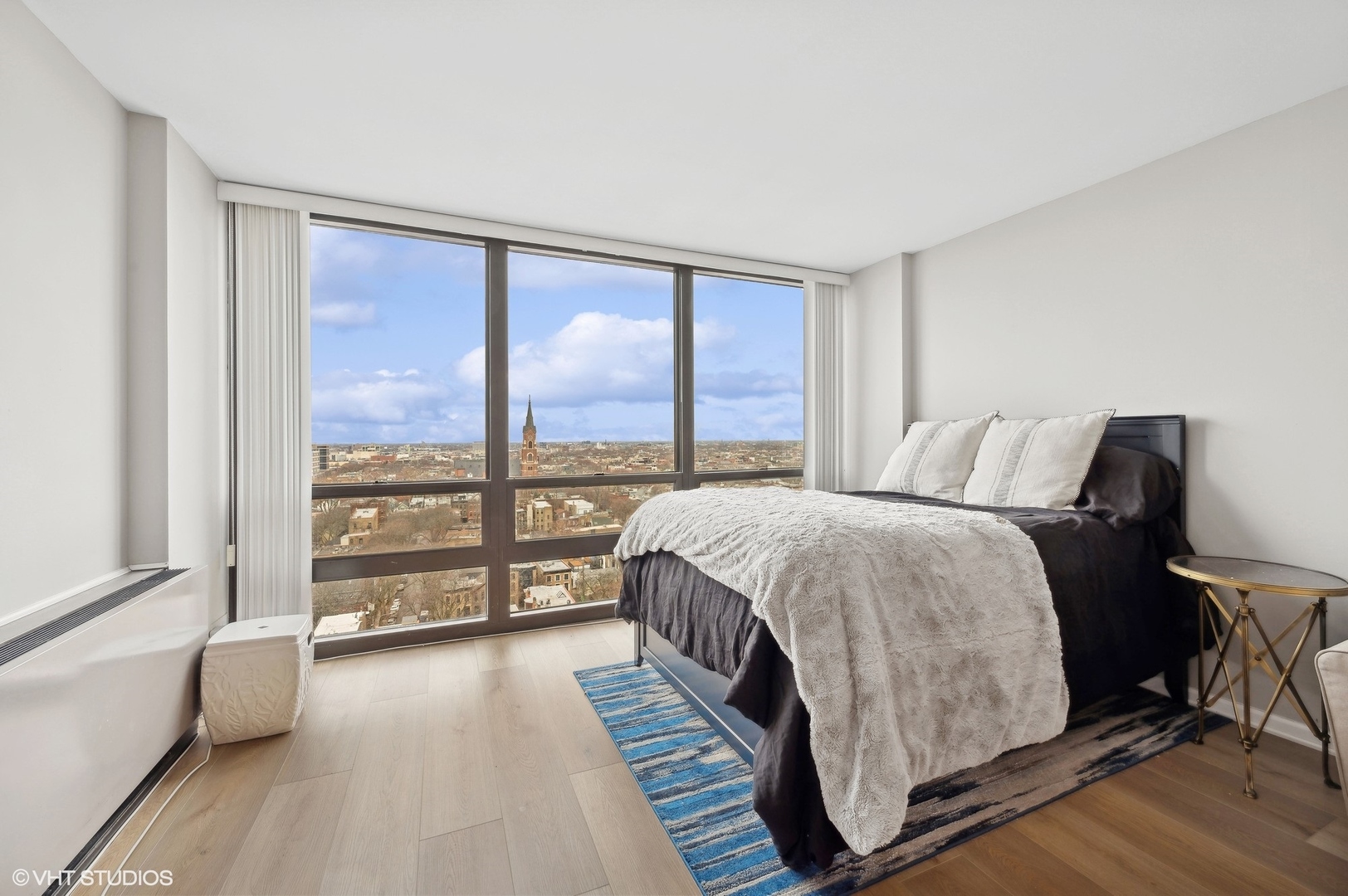 1636 N Wells Street Unit: 1712