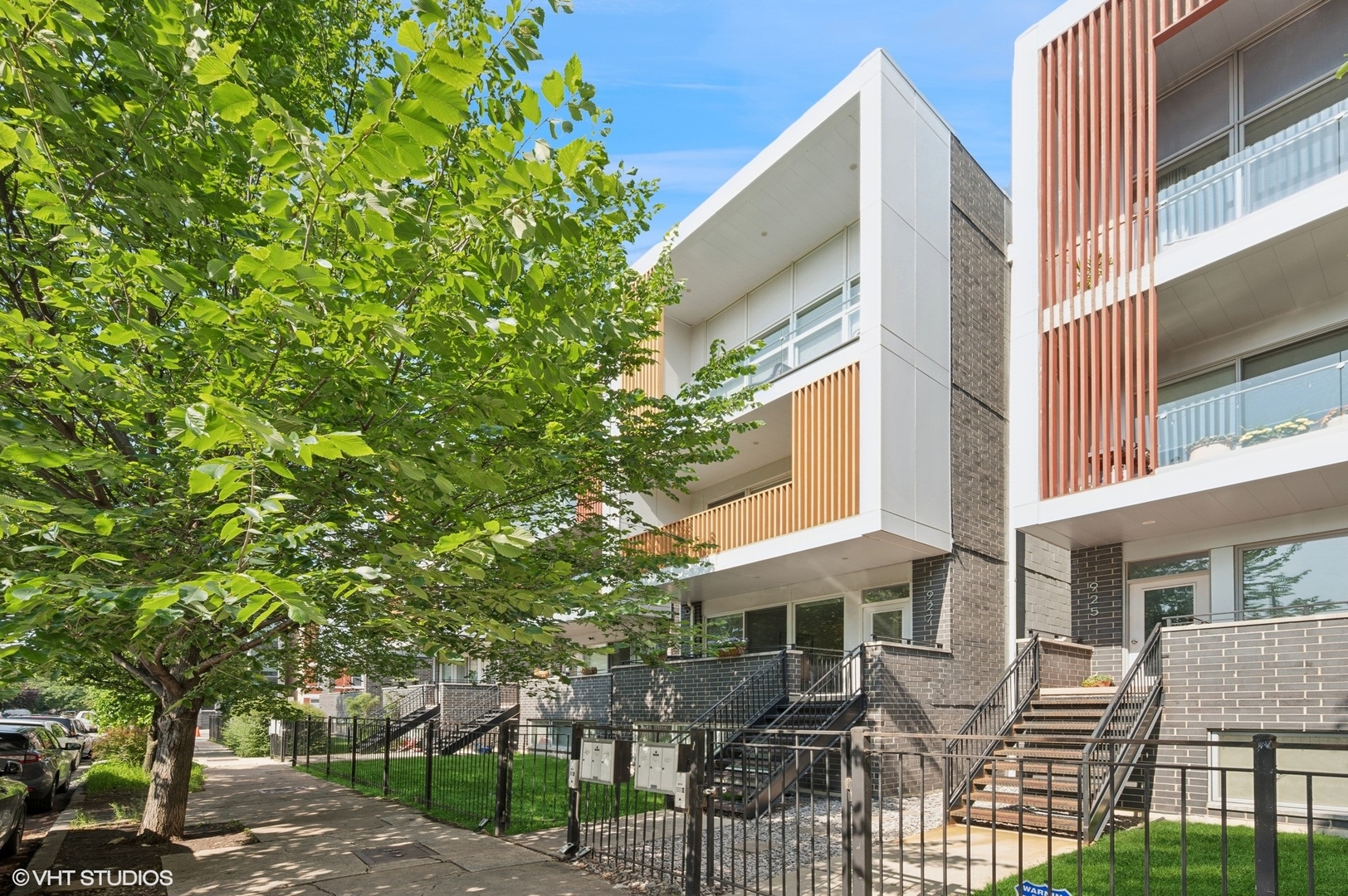 927 N Hermitage Avenue Unit: 1