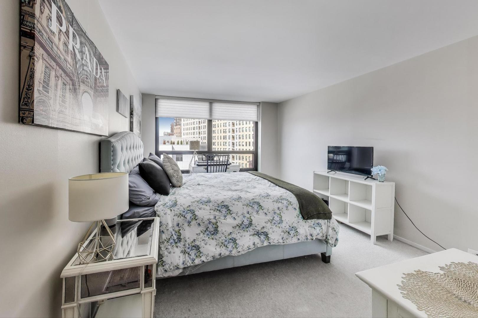 2020 N LINCOLN PARK WEST Unit: 7A
