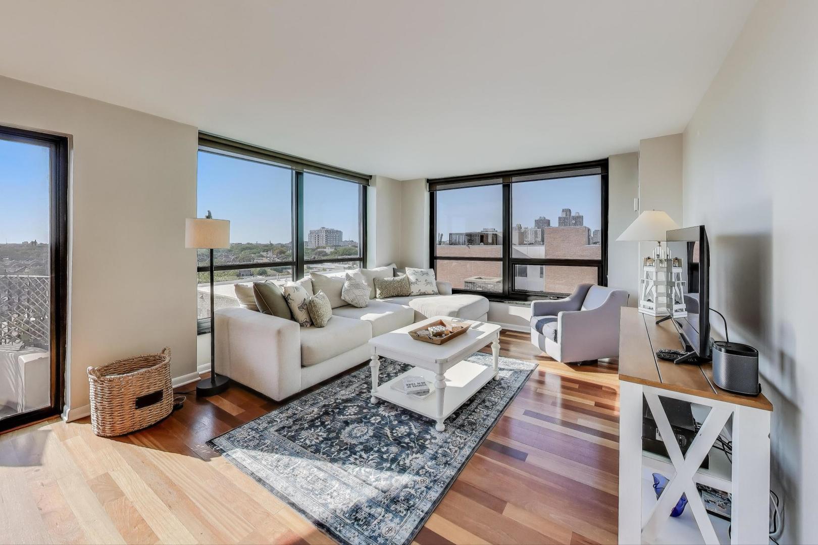 2020 N LINCOLN PARK WEST Unit: 7A