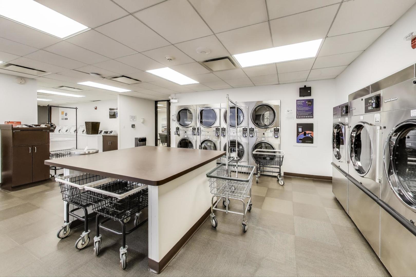 2020 N LINCOLN PARK WEST Unit: 7A