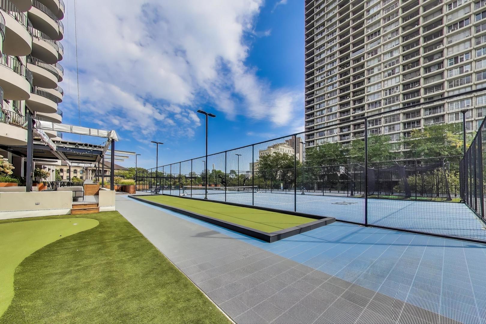 2020 N LINCOLN PARK WEST Unit: 7A