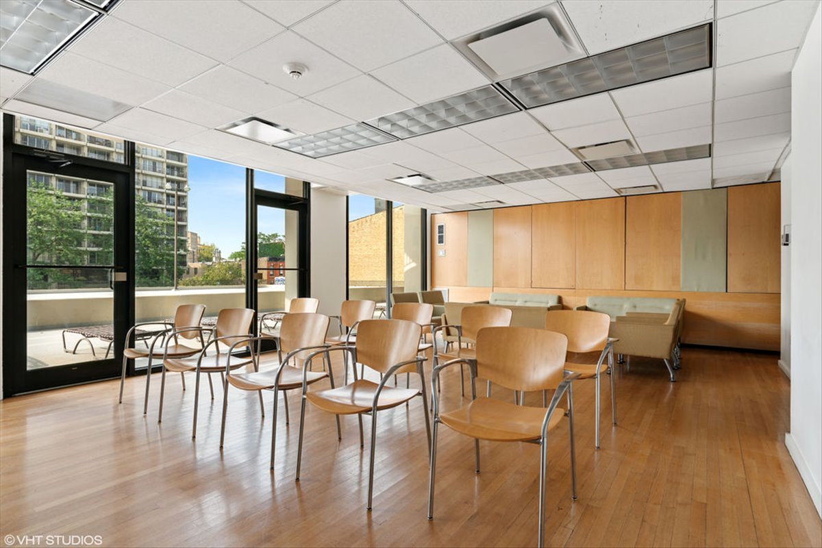 2020 N LINCOLN PARK WEST Unit: 7A