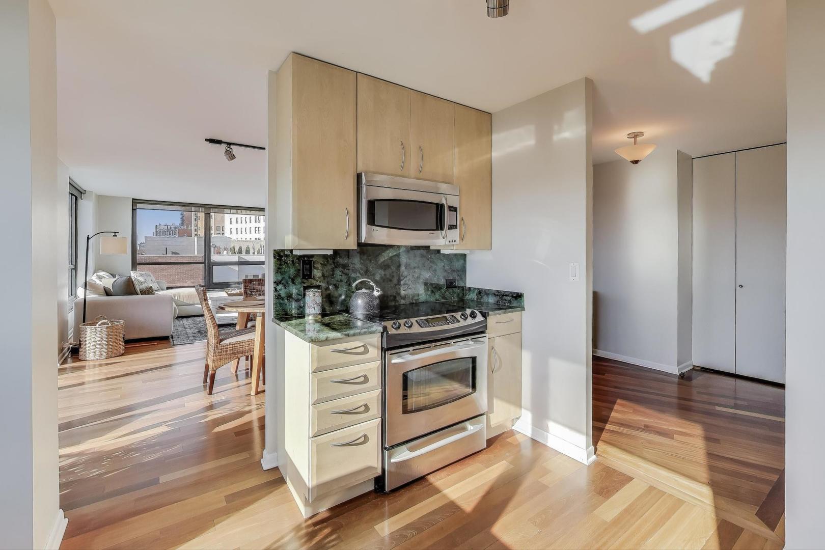 2020 N LINCOLN PARK WEST Unit: 7A