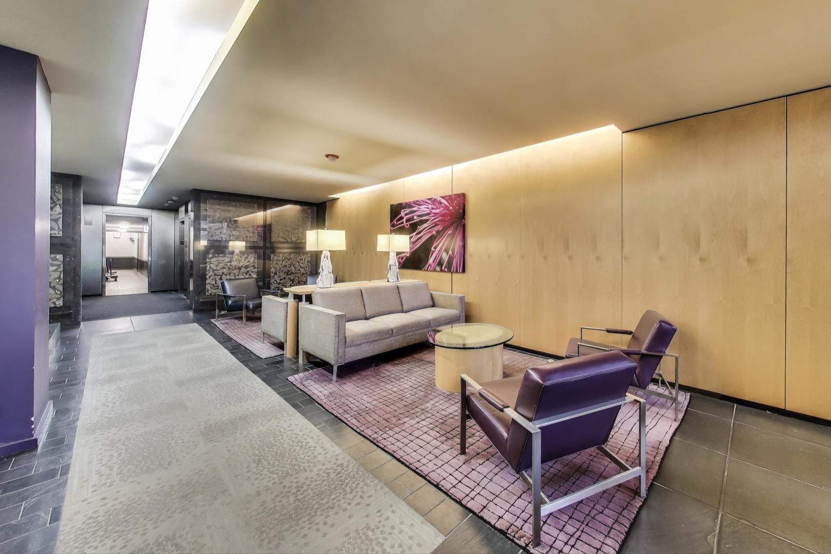 2020 N LINCOLN PARK WEST Unit: 7A