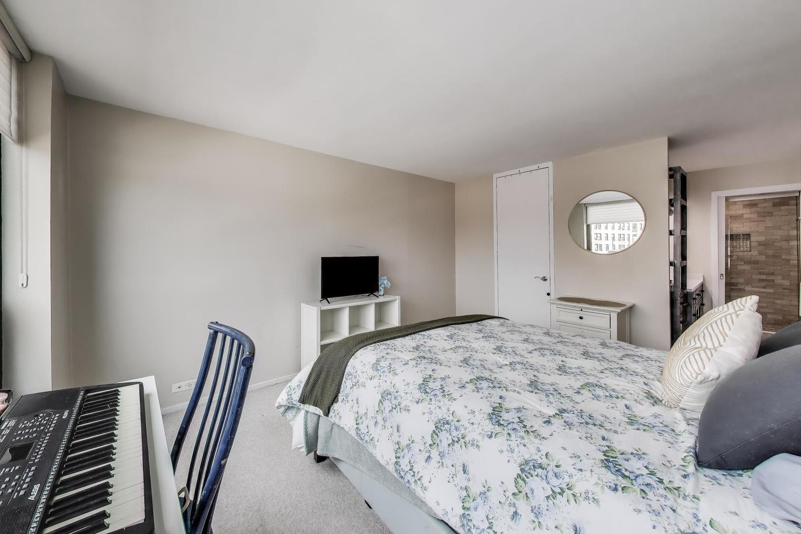 2020 N LINCOLN PARK WEST Unit: 7A