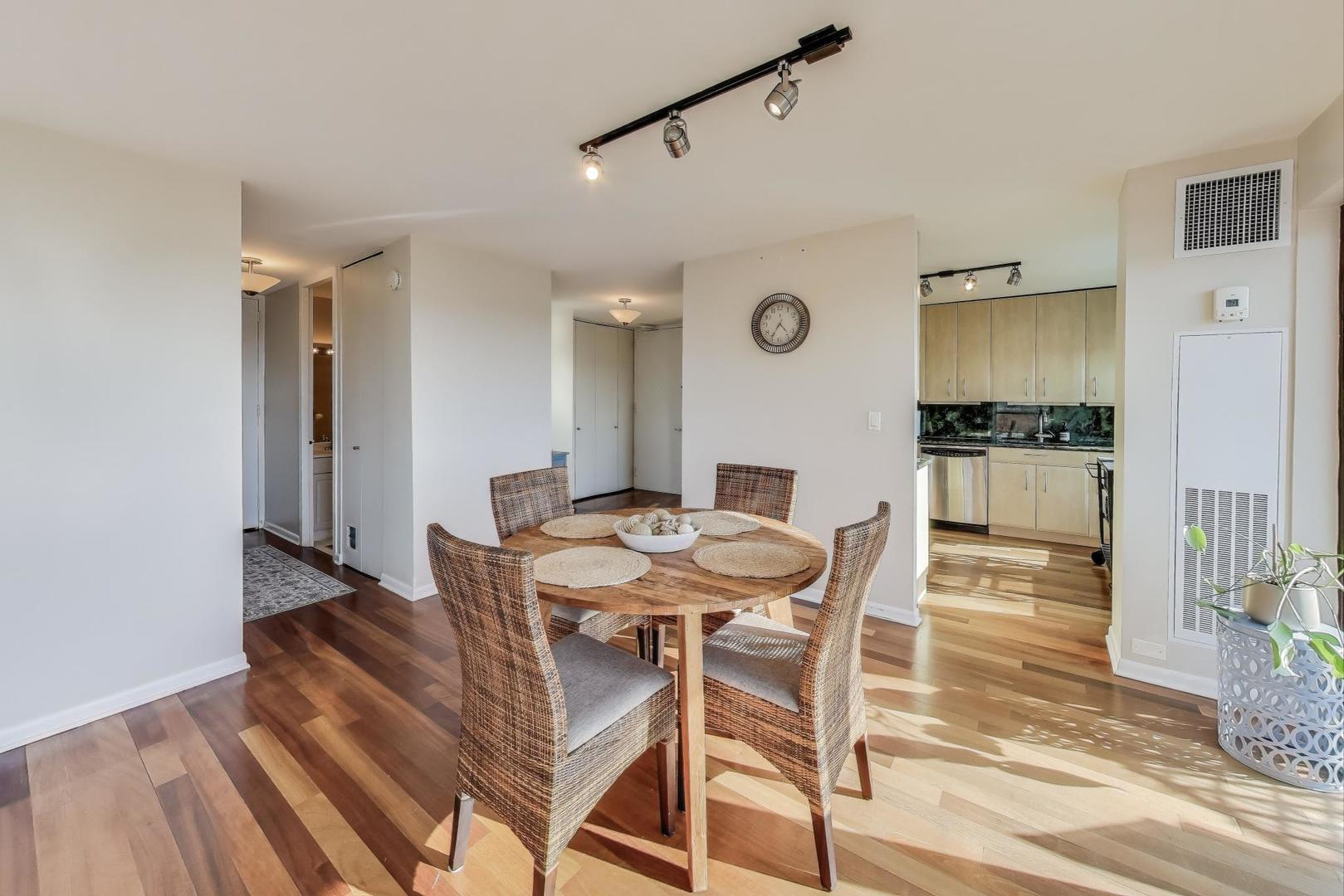 2020 N LINCOLN PARK WEST Unit: 7A