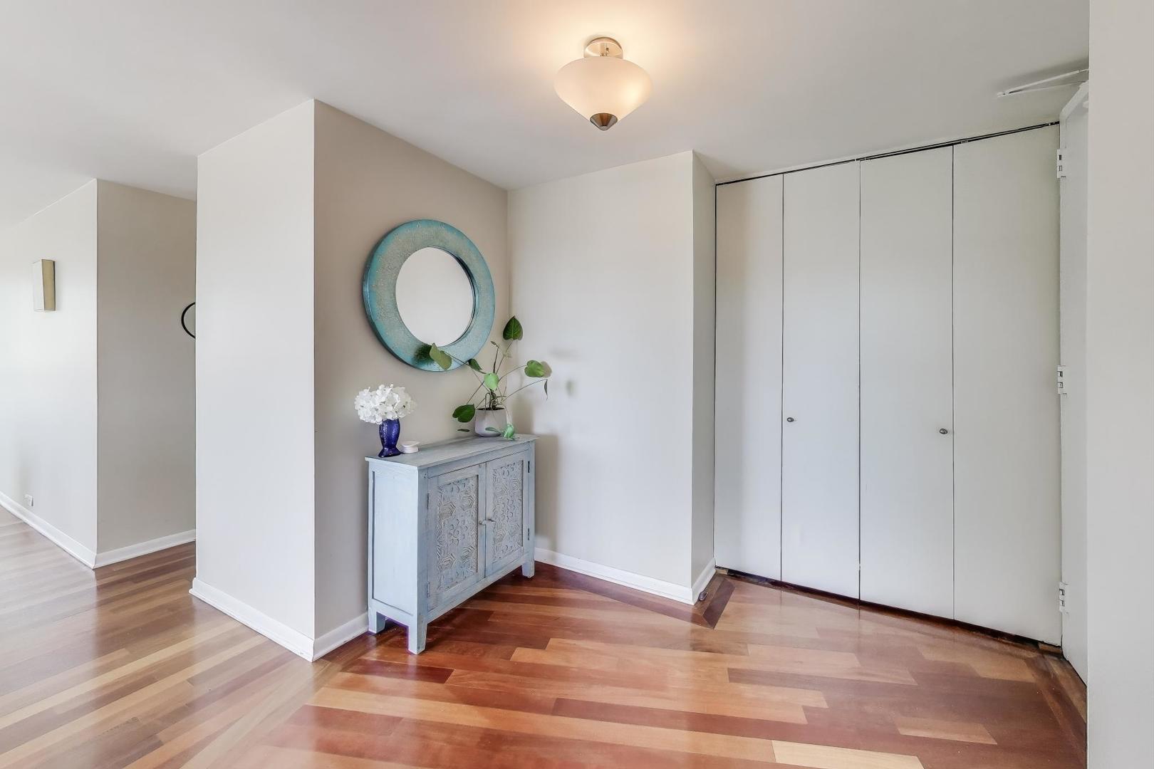 2020 N LINCOLN PARK WEST Unit: 7A