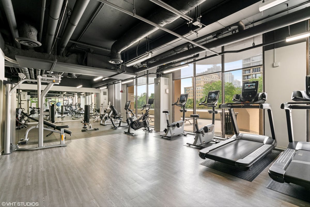 2020 N LINCOLN PARK WEST Unit: 7A