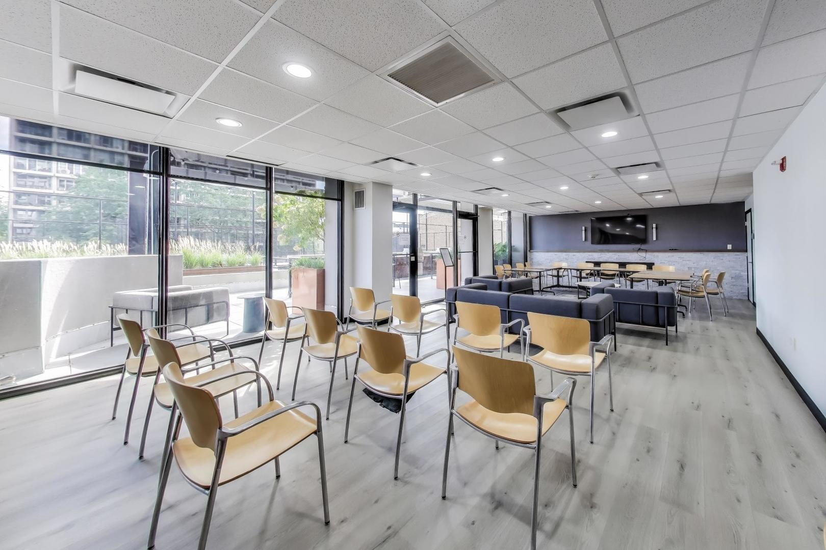 2020 N LINCOLN PARK WEST Unit: 7A