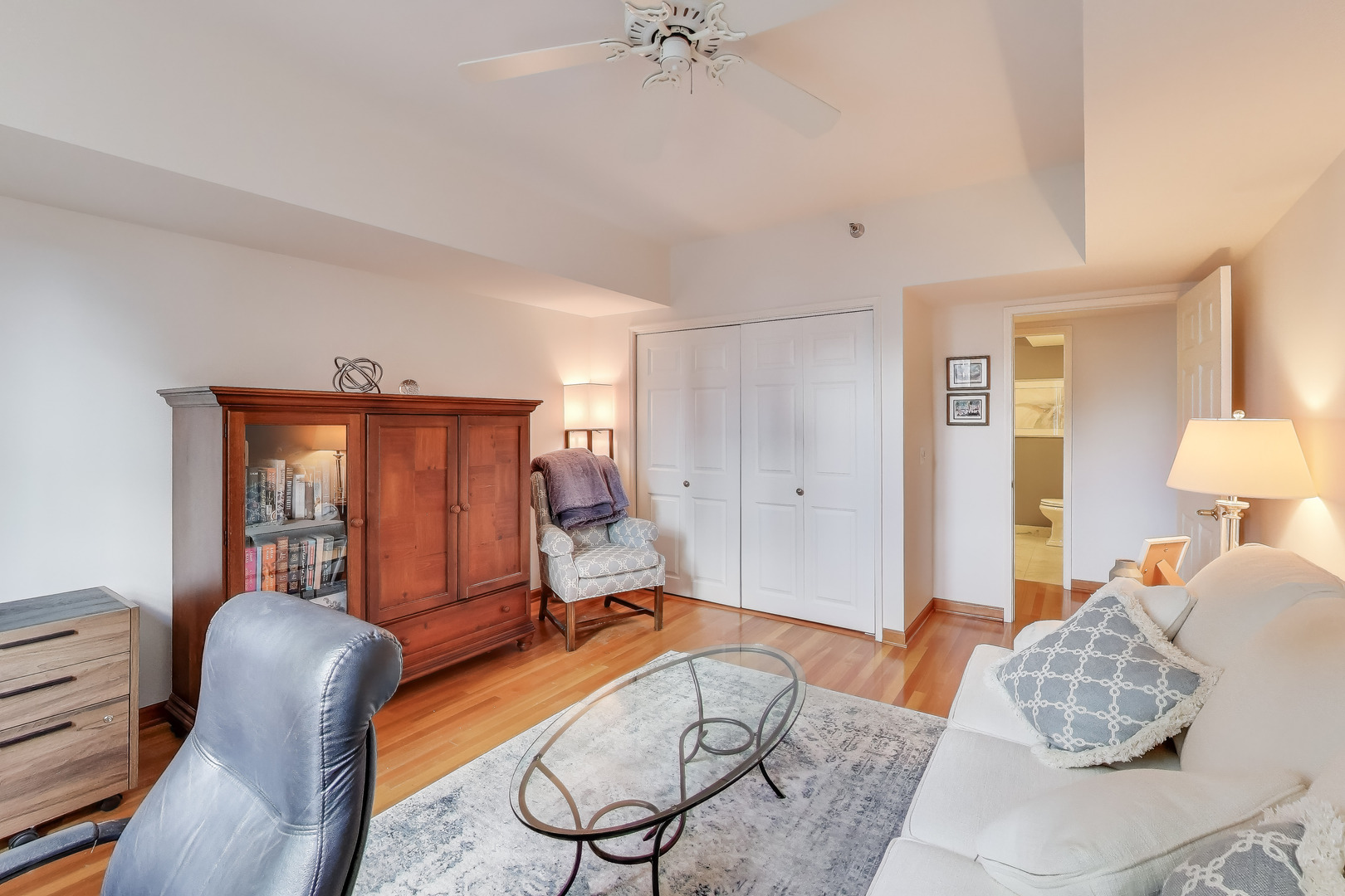 55 W DELAWARE Place Unit: 810