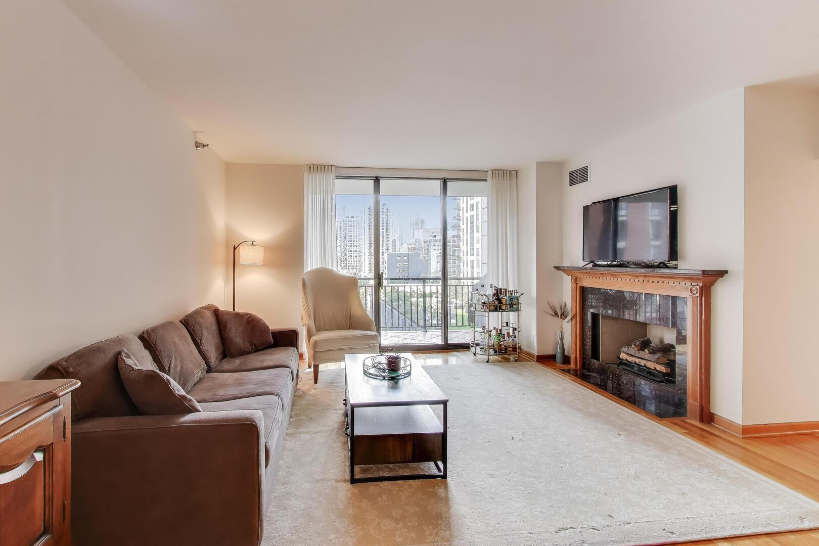 55 W DELAWARE Place Unit: 810