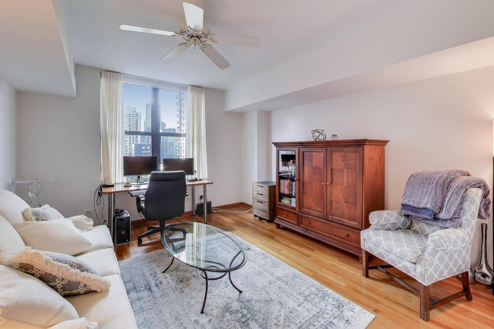 55 W DELAWARE Place Unit: 810