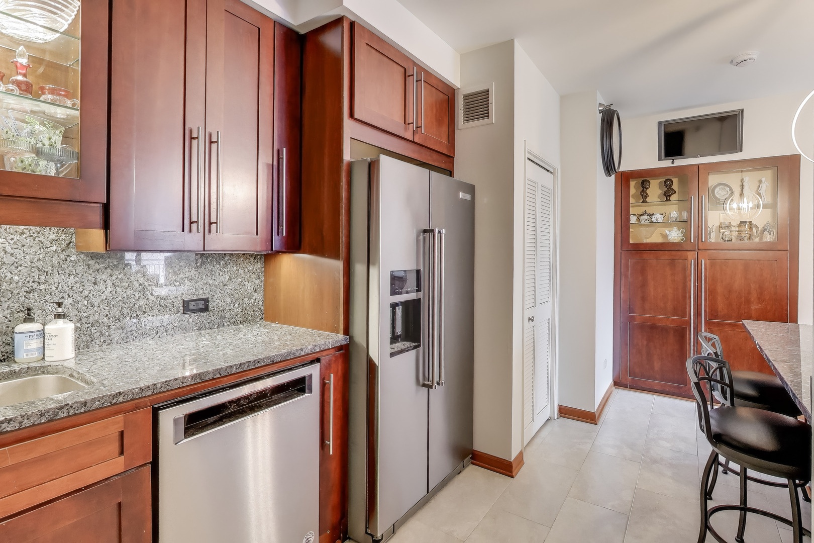 55 W DELAWARE Place Unit: 810
