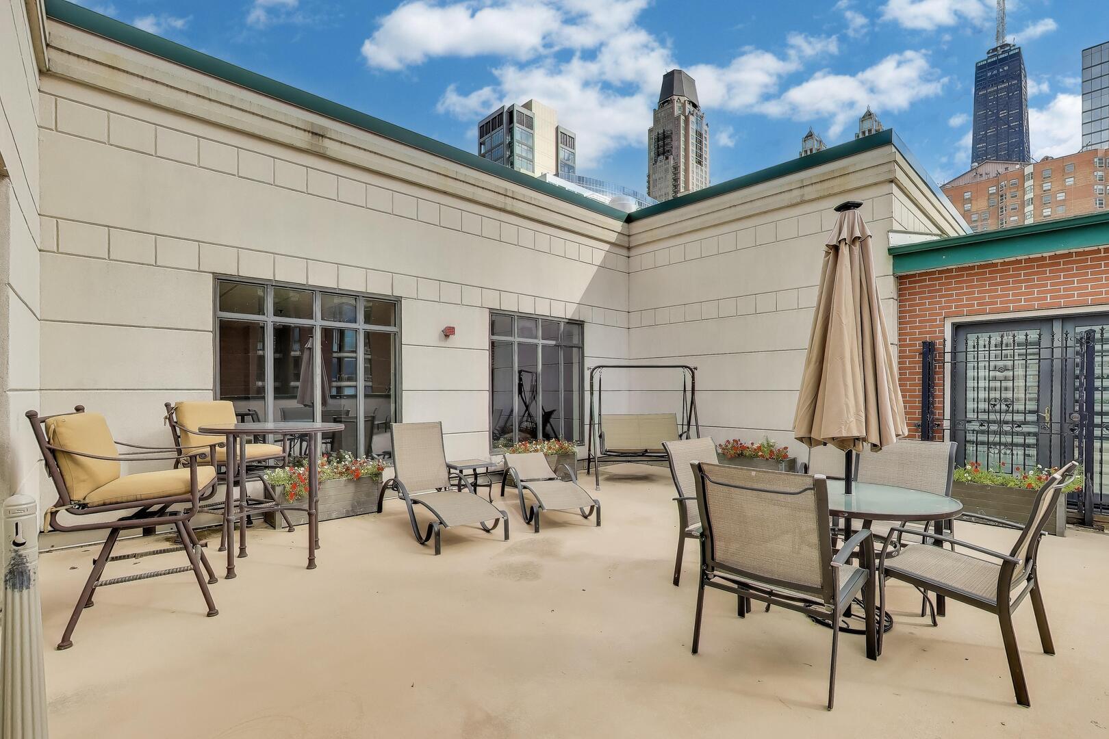 55 W DELAWARE Place Unit: 810