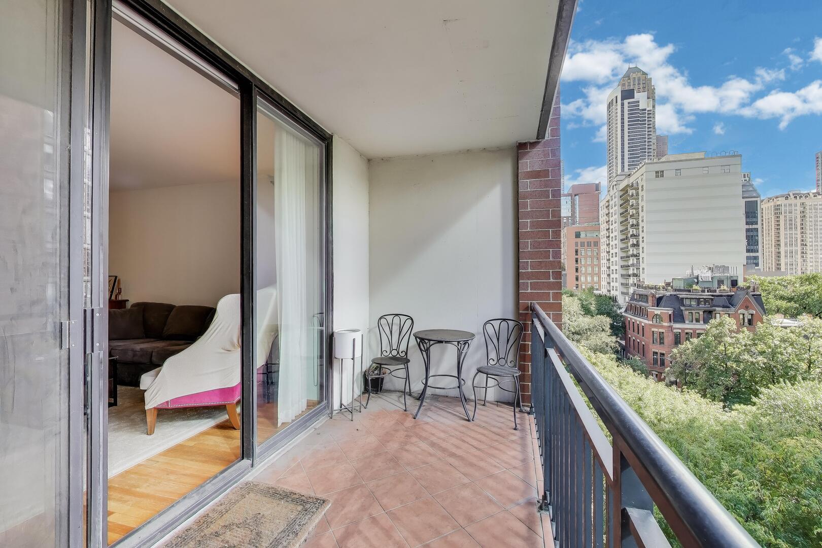 55 W DELAWARE Place Unit: 810