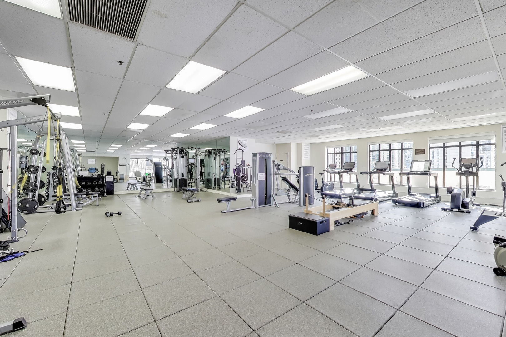 55 W DELAWARE Place Unit: 810