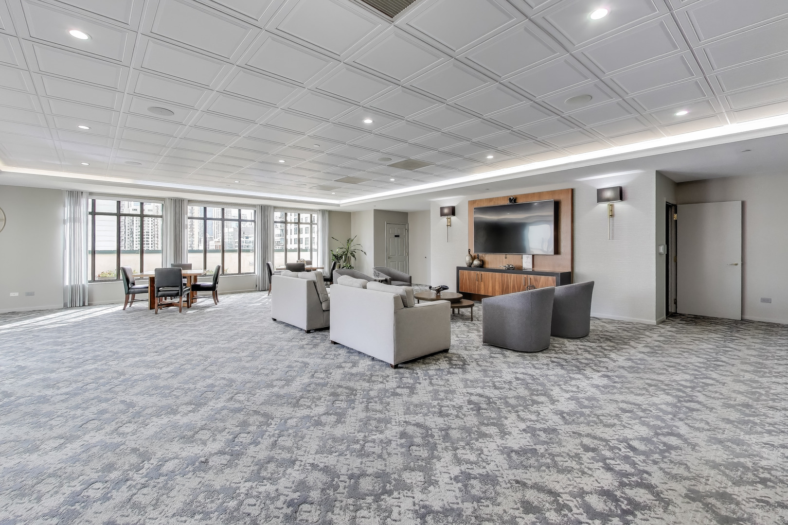 55 W DELAWARE Place Unit: 810