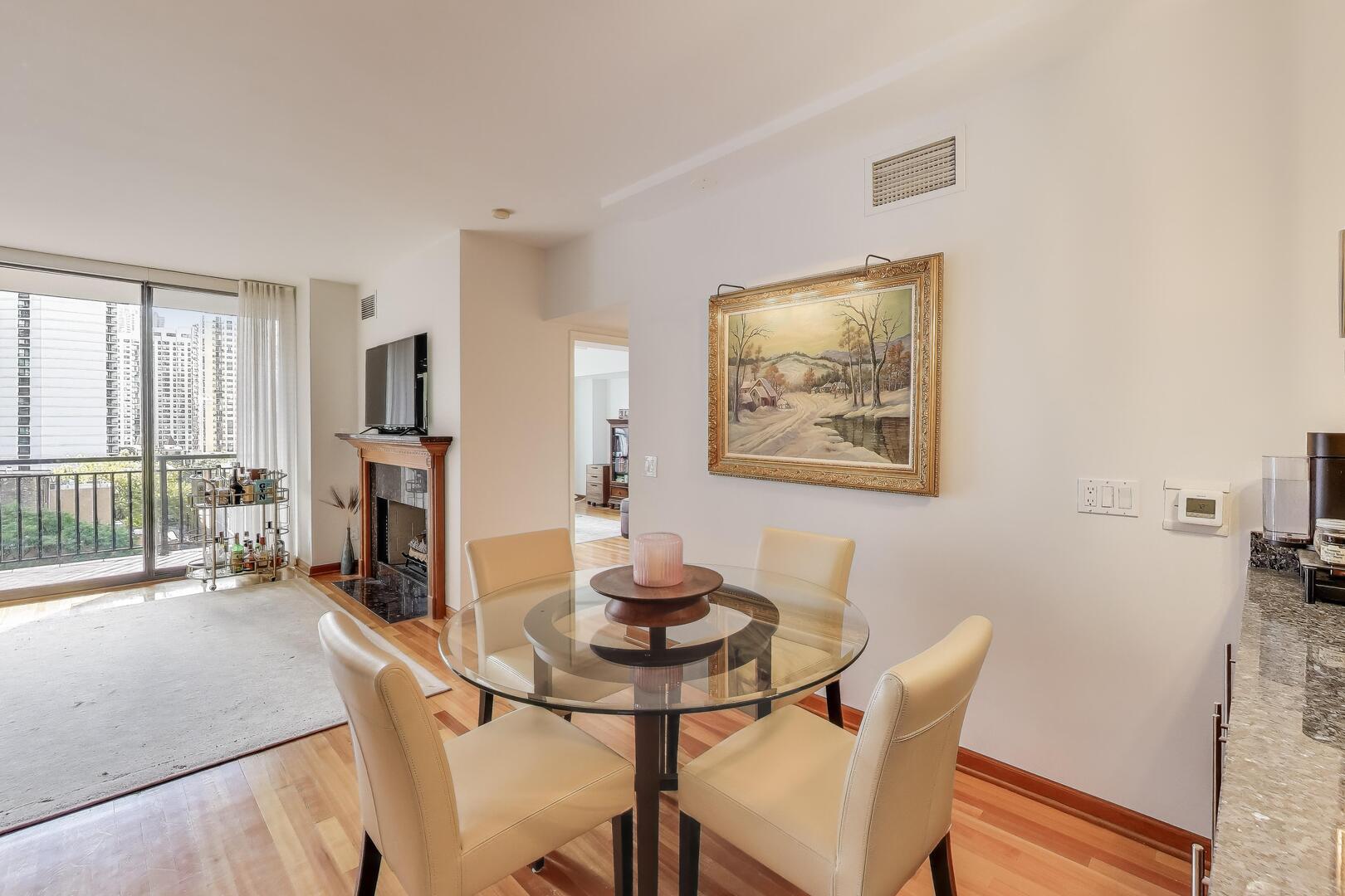 55 W DELAWARE Place Unit: 810
