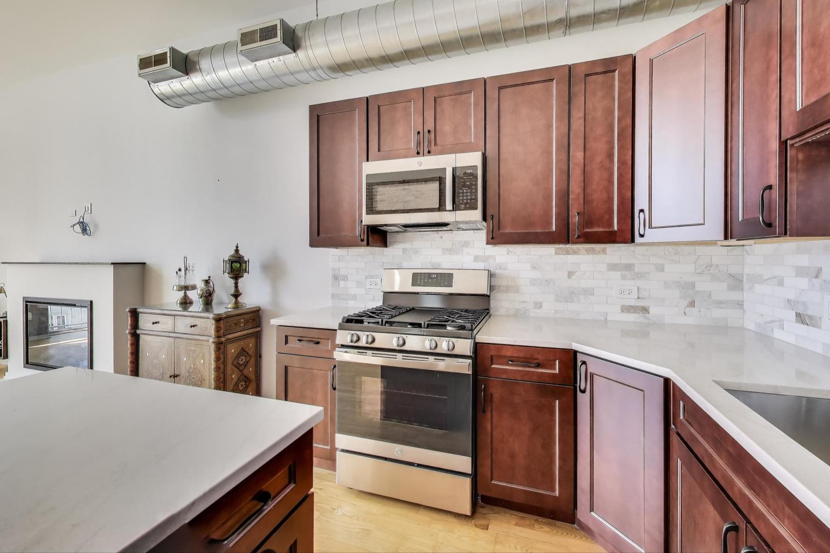 1631 S MICHIGAN Avenue Unit: 312