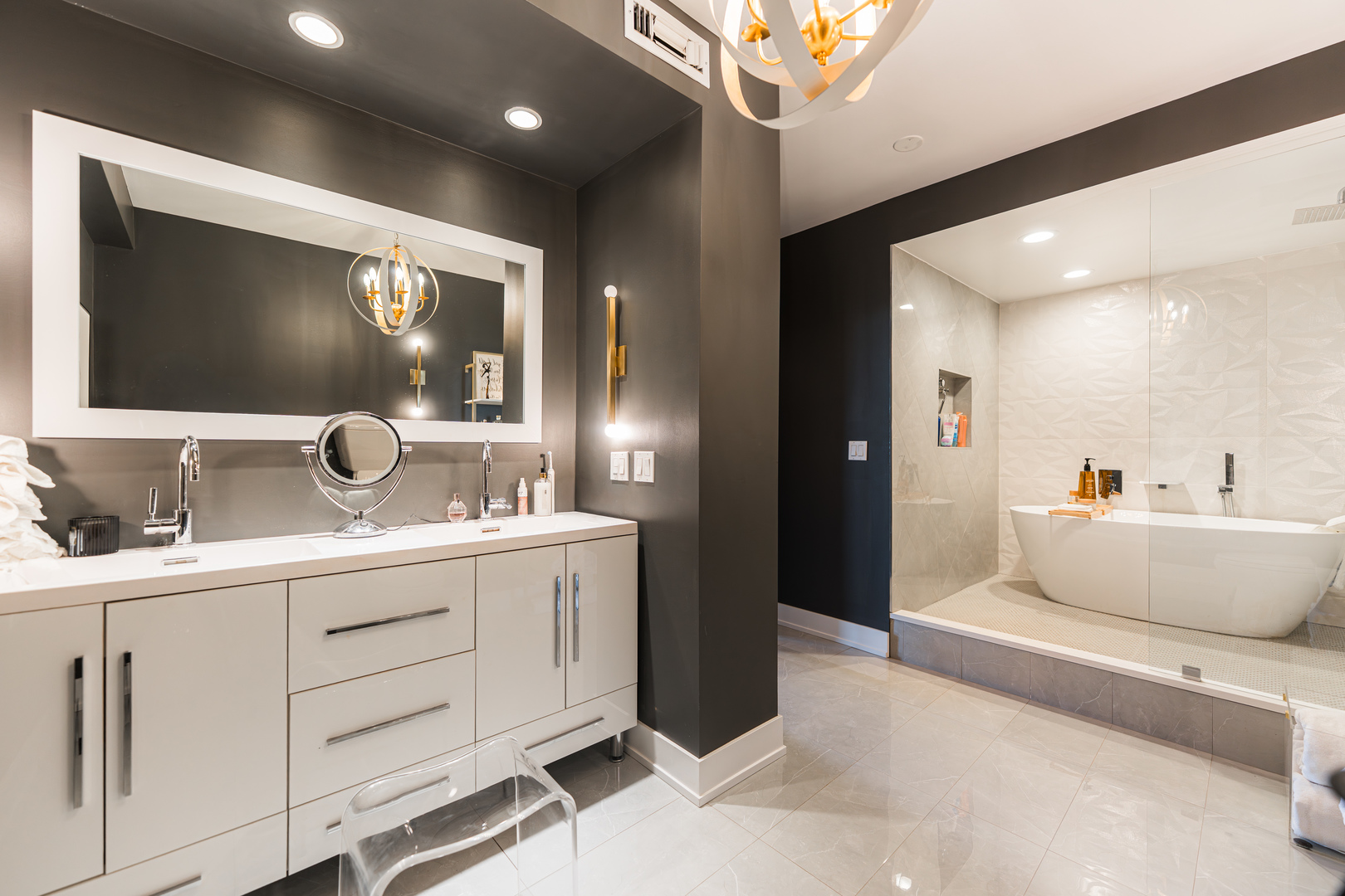 55 W Delaware Place Unit: 1011