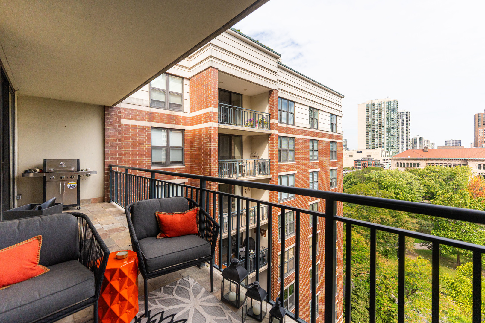 55 W Delaware Place Unit: 1011