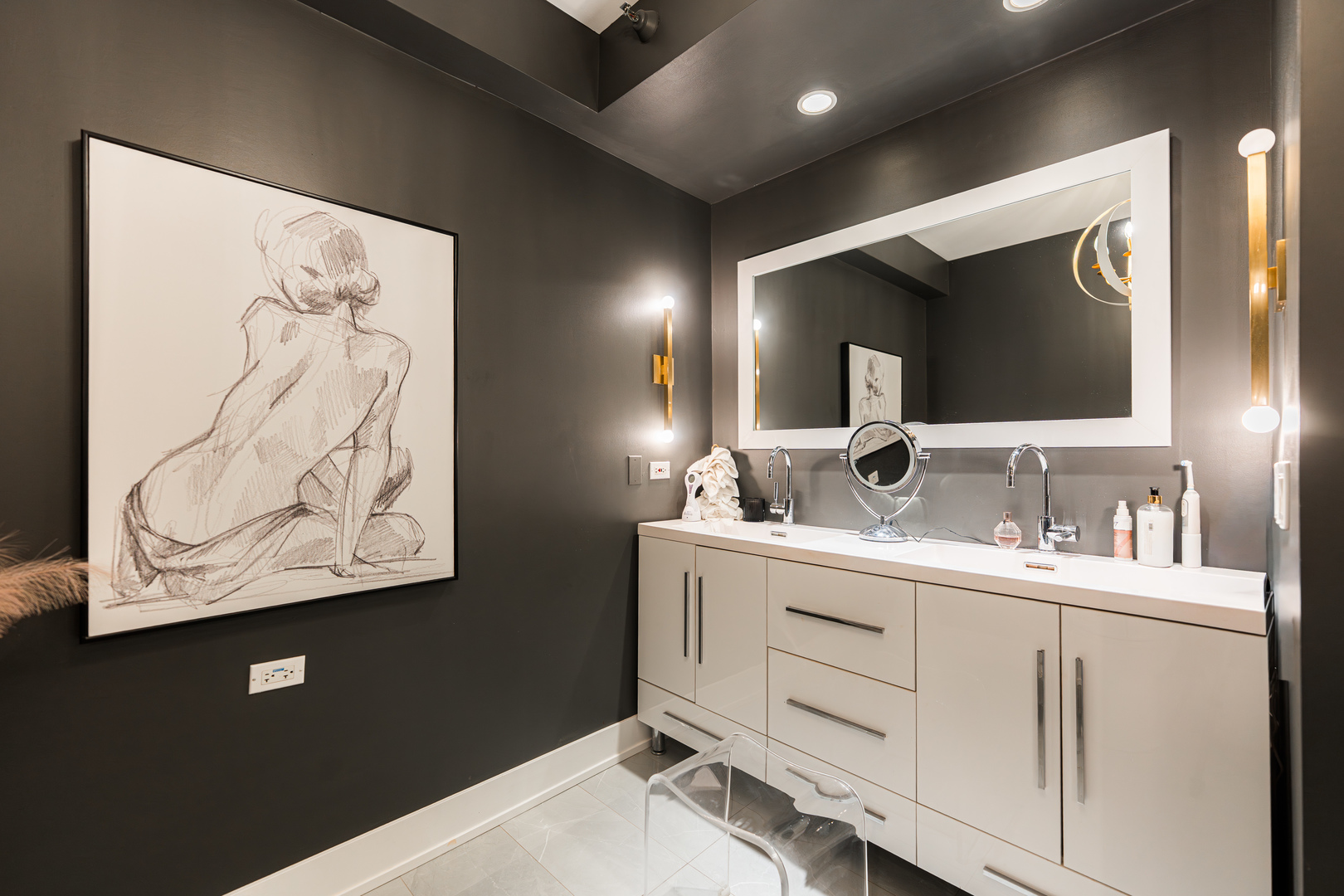 55 W Delaware Place Unit: 1011