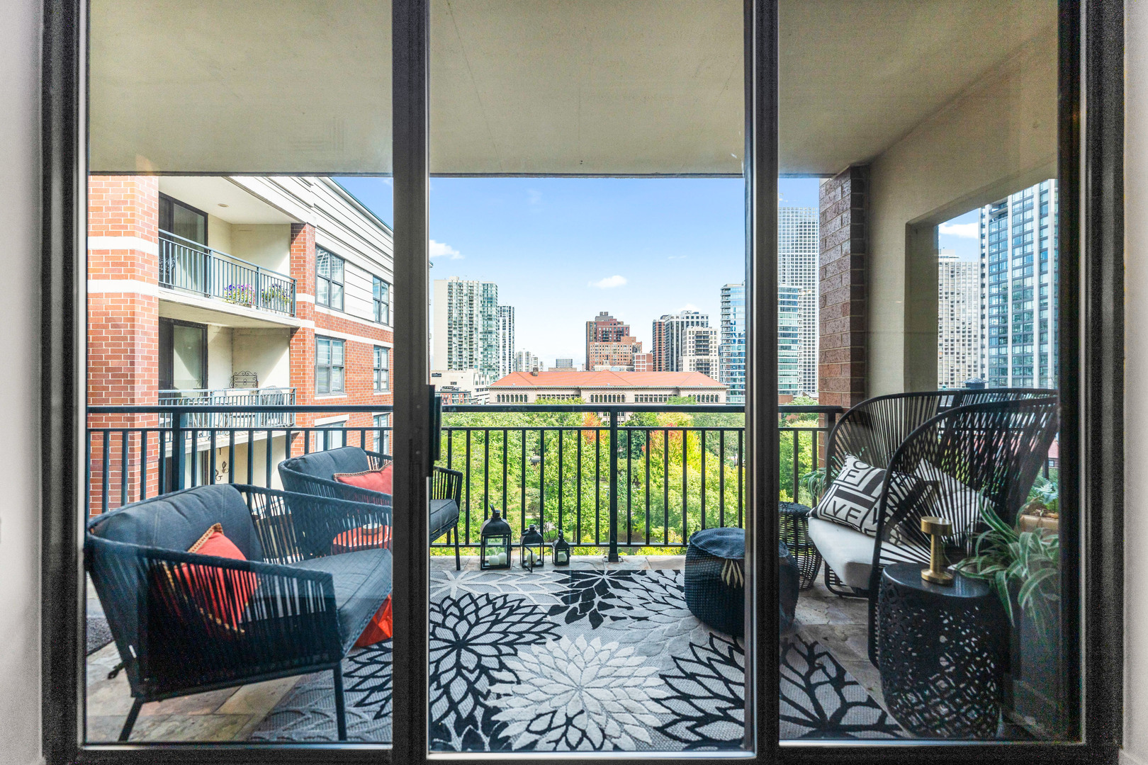 55 W Delaware Place Unit: 1011