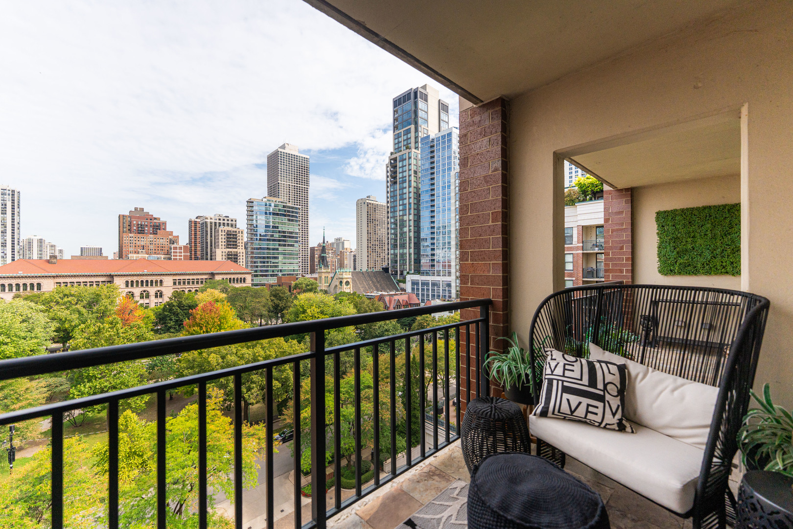 55 W Delaware Place Unit: 1011