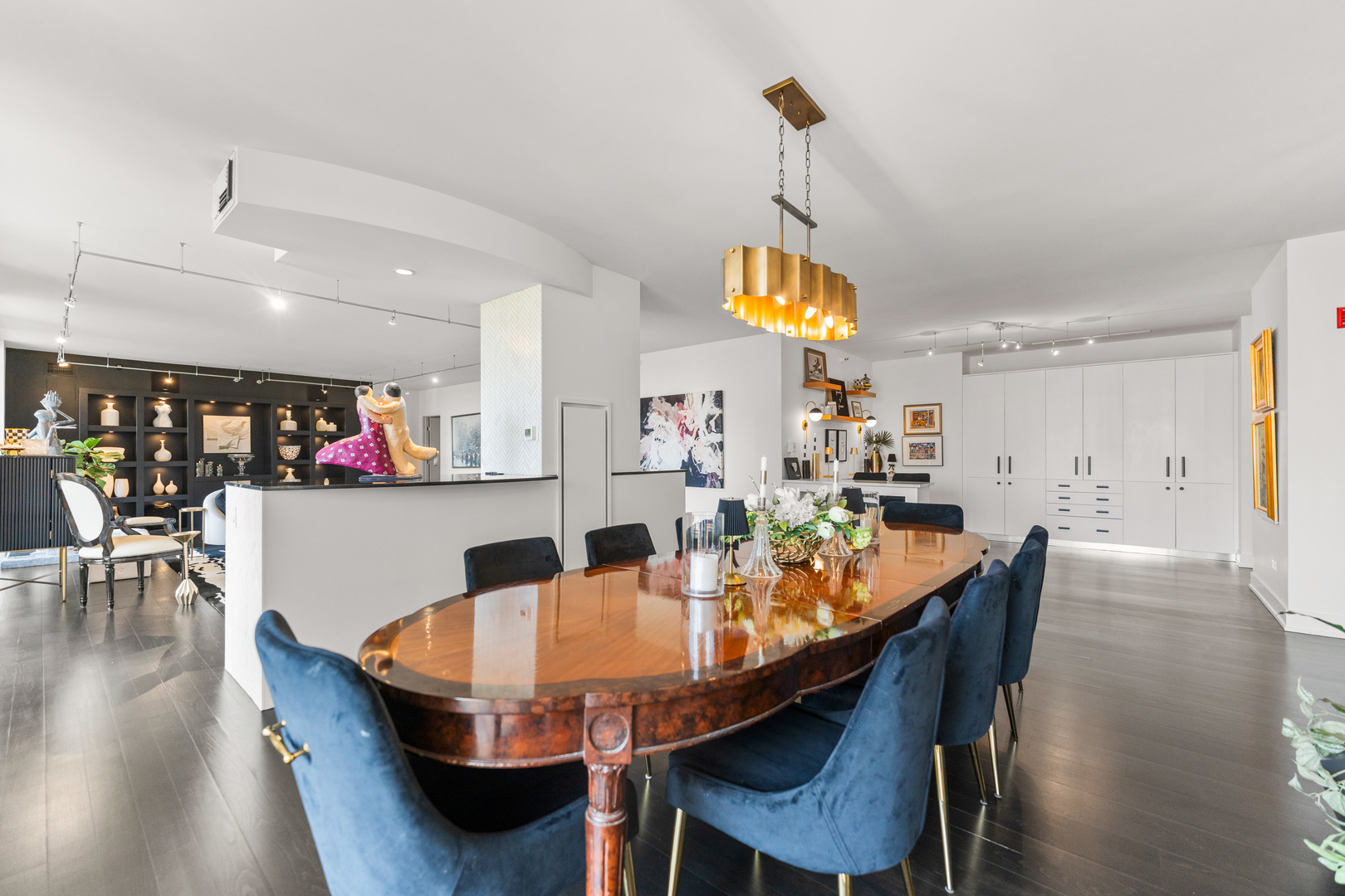 55 W Delaware Place Unit: 1011