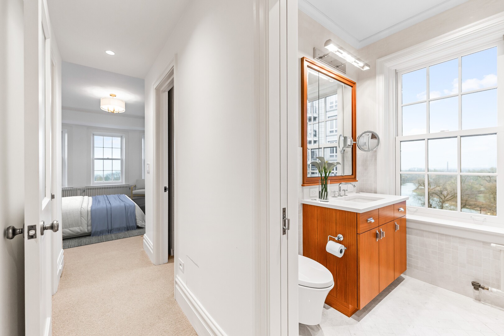 2600 N Lakeview Avenue Unit: 9B