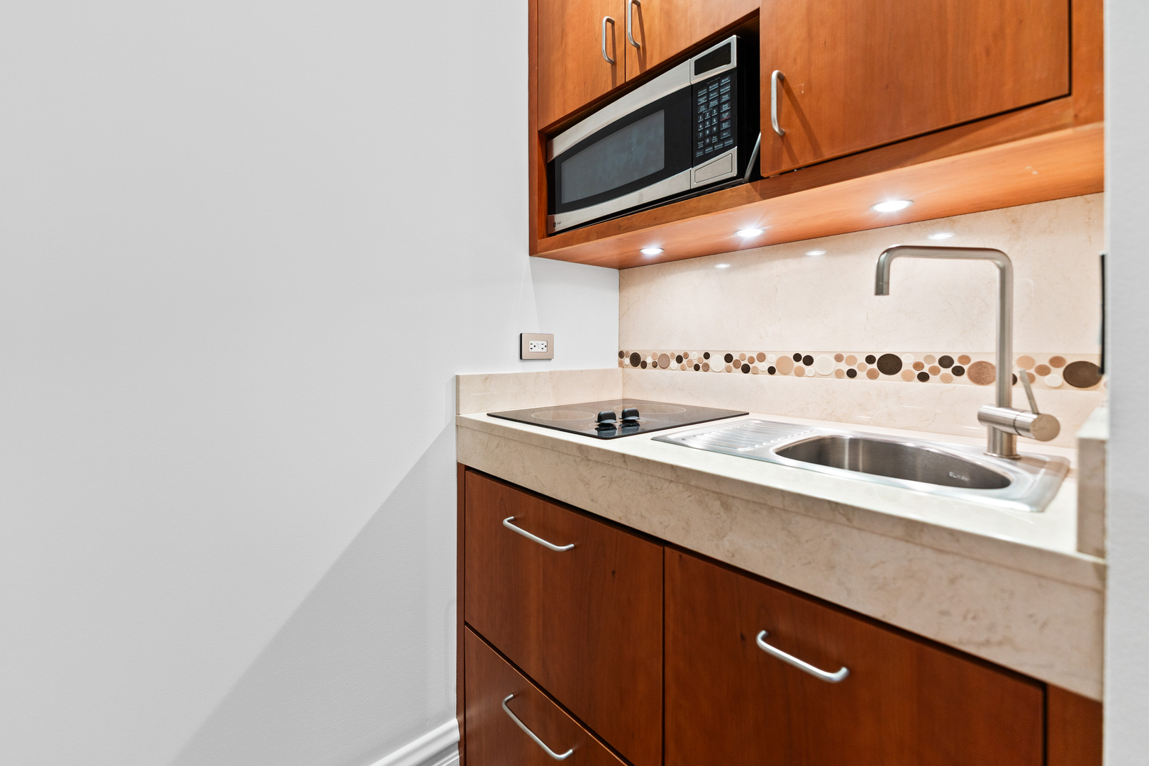 2600 N Lakeview Avenue Unit: 9B