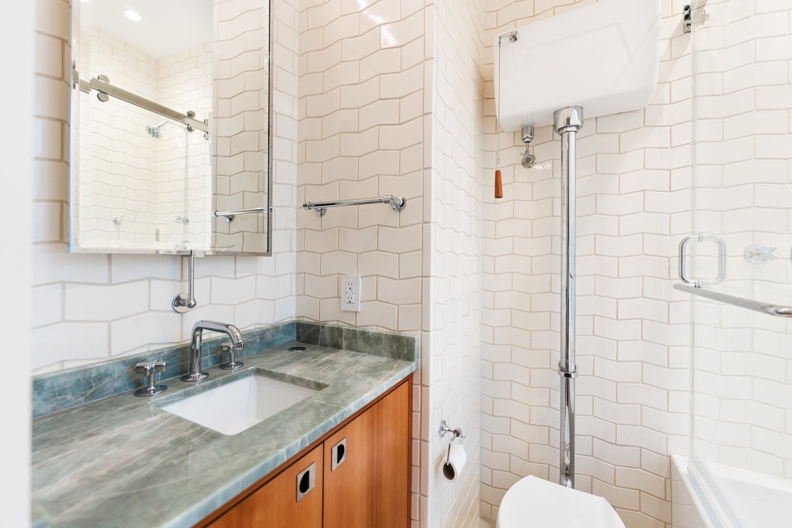 2600 N Lakeview Avenue Unit: 9B