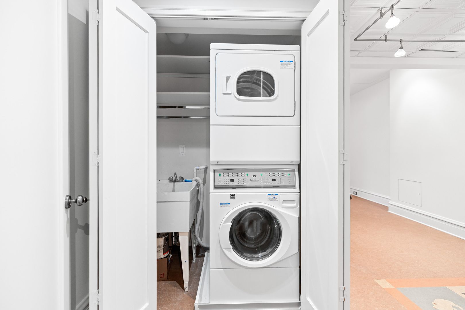 2600 N Lakeview Avenue Unit: 9B