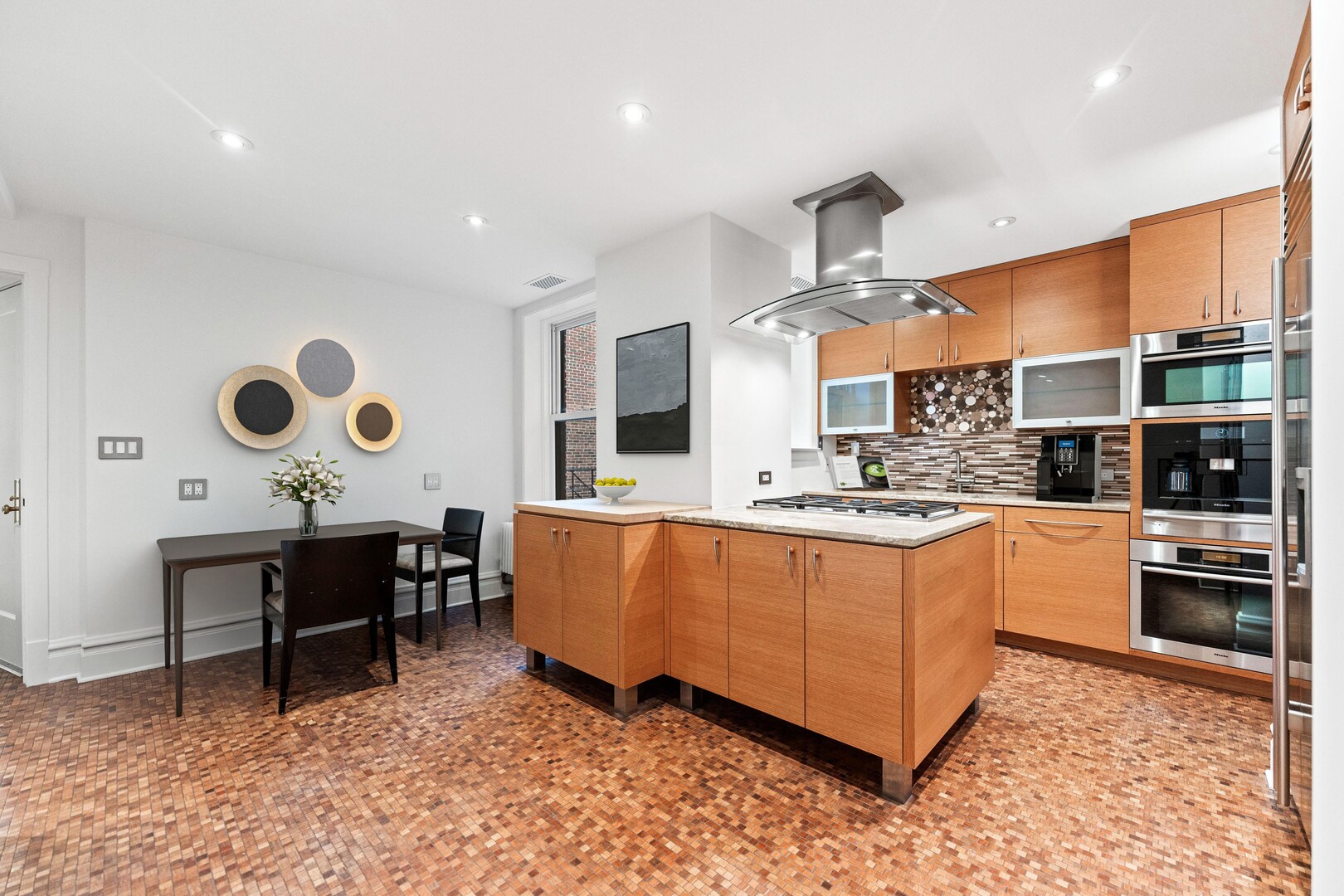 2600 N Lakeview Avenue Unit: 9B