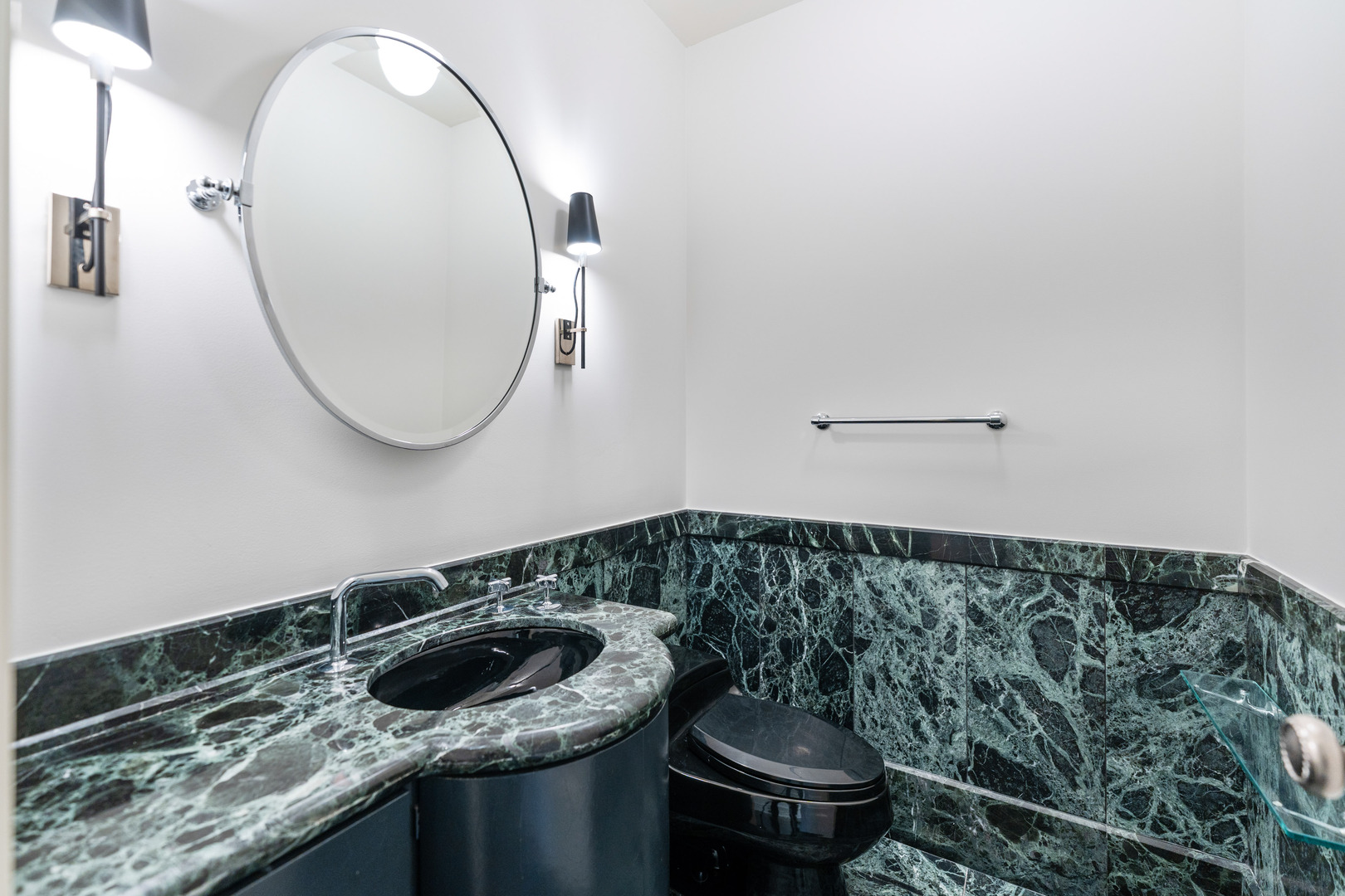 2600 N Lakeview Avenue Unit: 9B