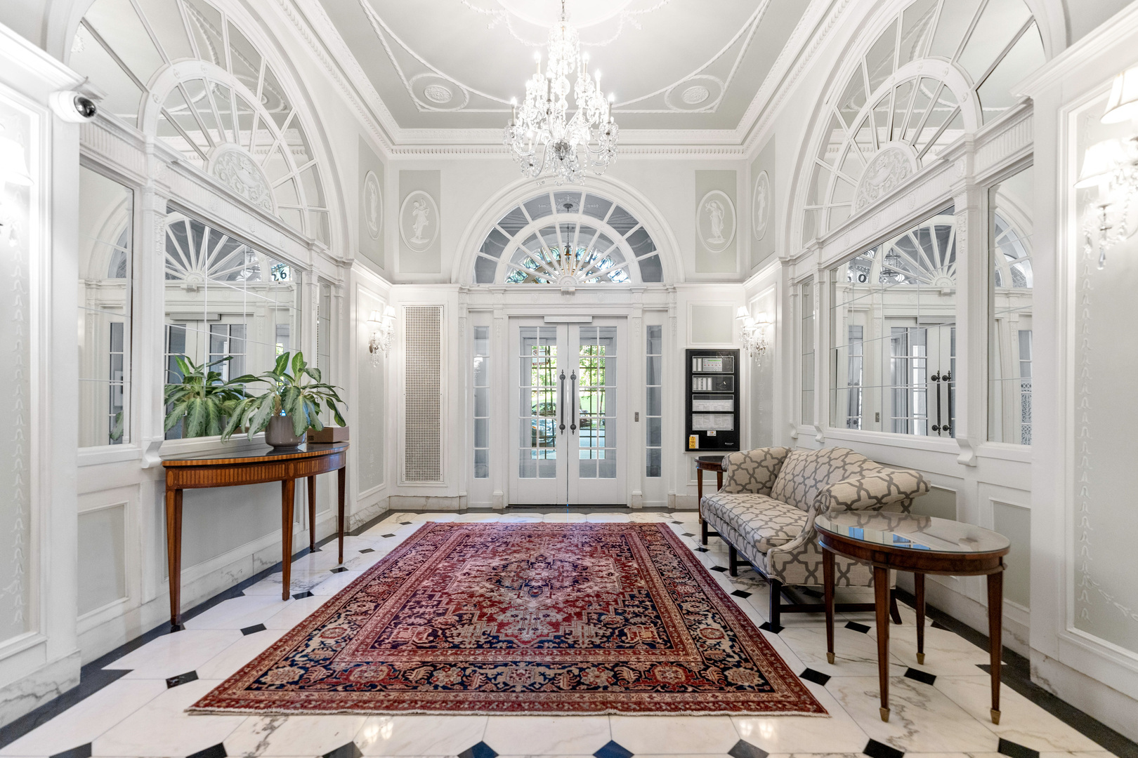 2600 N Lakeview Avenue Unit: 9B