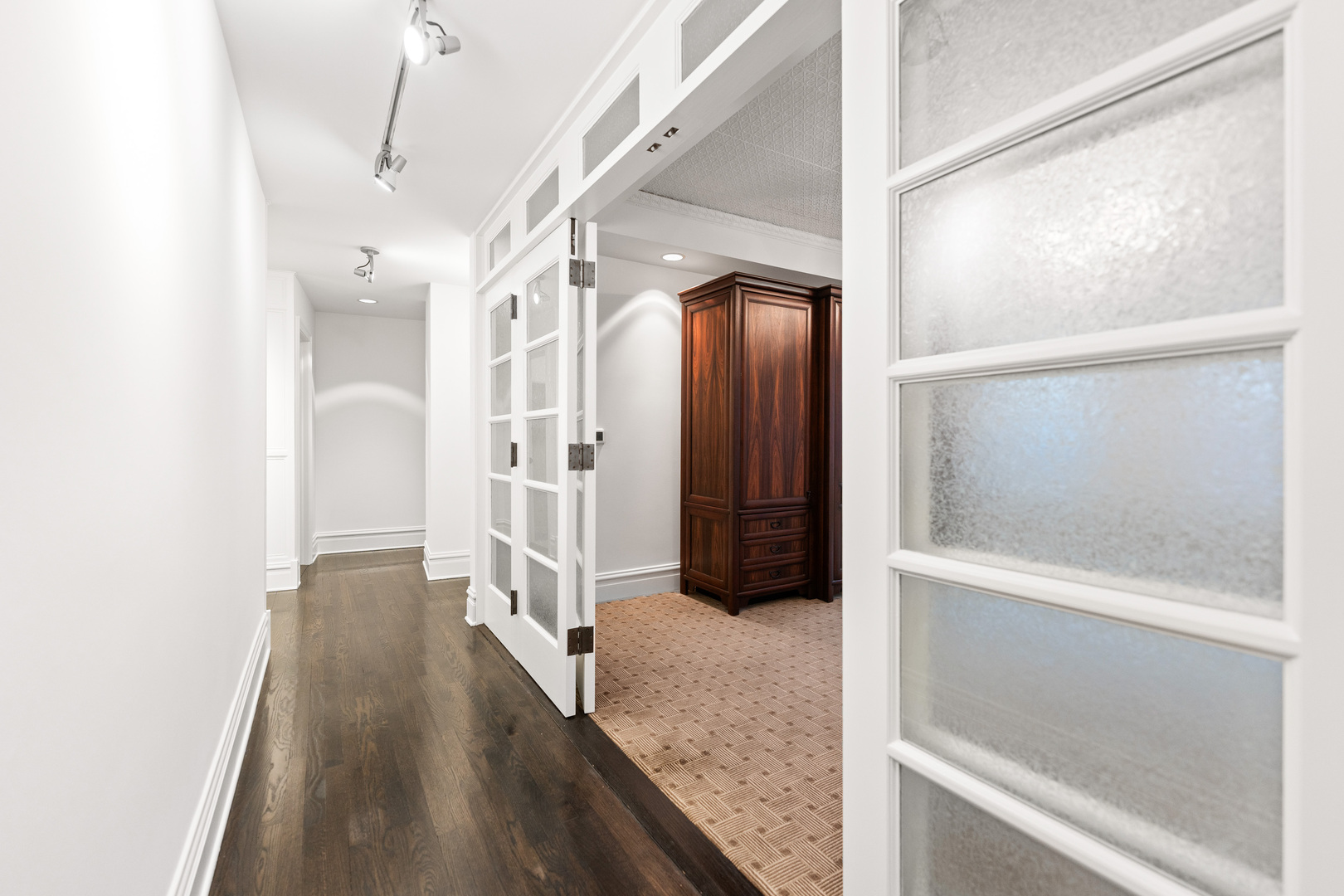 2600 N Lakeview Avenue Unit: 9B